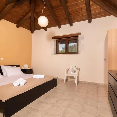 Eva Traditional Houses In Volimes * Ano Volimes