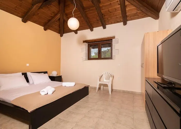 Eva Traditional Houses In Volimes * Ano Volimes